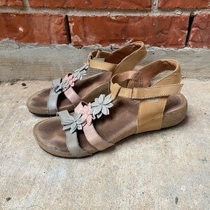 Taos Womens 9 Floral Gladiator Leather Casual Sandals 9.5